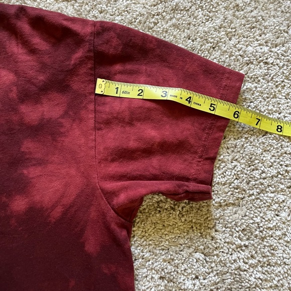 Vintage The Mountain Leather Tag Graphic Wolf T-shirt Red Tie Dye Size Medium - Picture 6 of 7